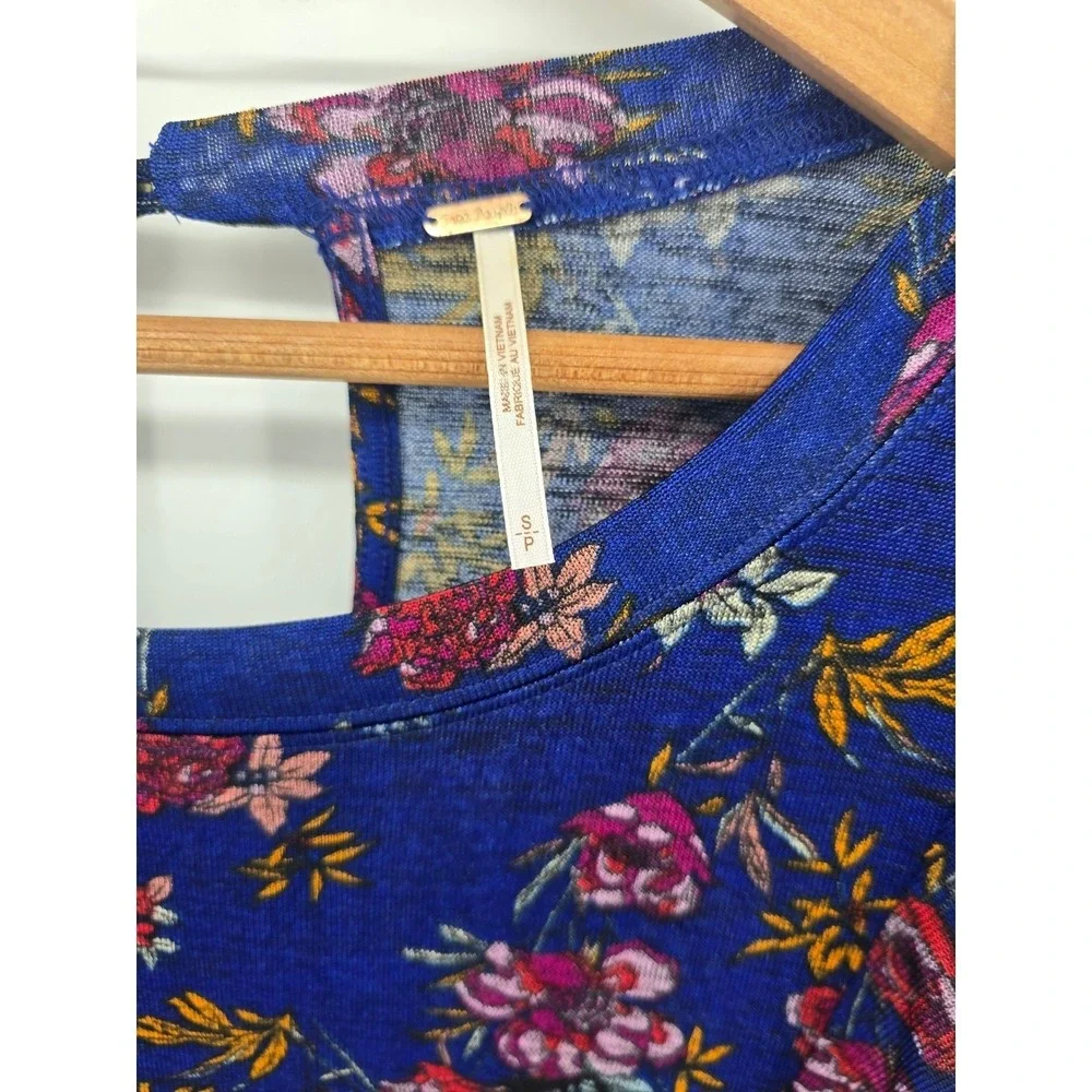 Free People Ruffle Front Top Womens S Blue Floral 3/4 Sleeve Knit Keyhole Back